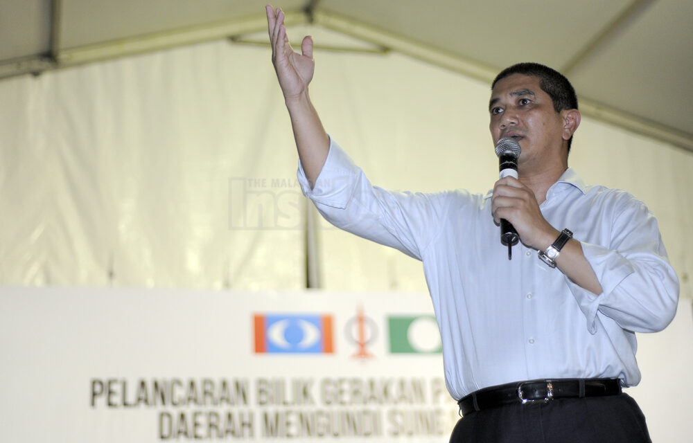 Azmin akan kekal jawatan kerana perpecahan undi pencabar, kata penganalisis
